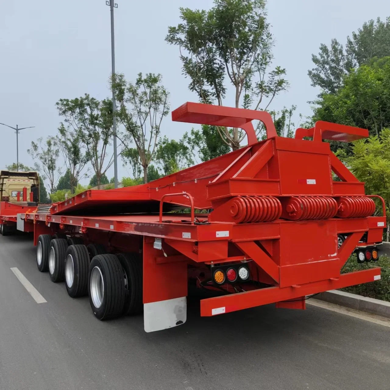 Manufacturer 60-100m Wind Turbine Blades Electric Wind Blade Equipment Transport Retractable Retractable Low 360 Rotating Flat Semi-Trailer Wind Blades Can Be L