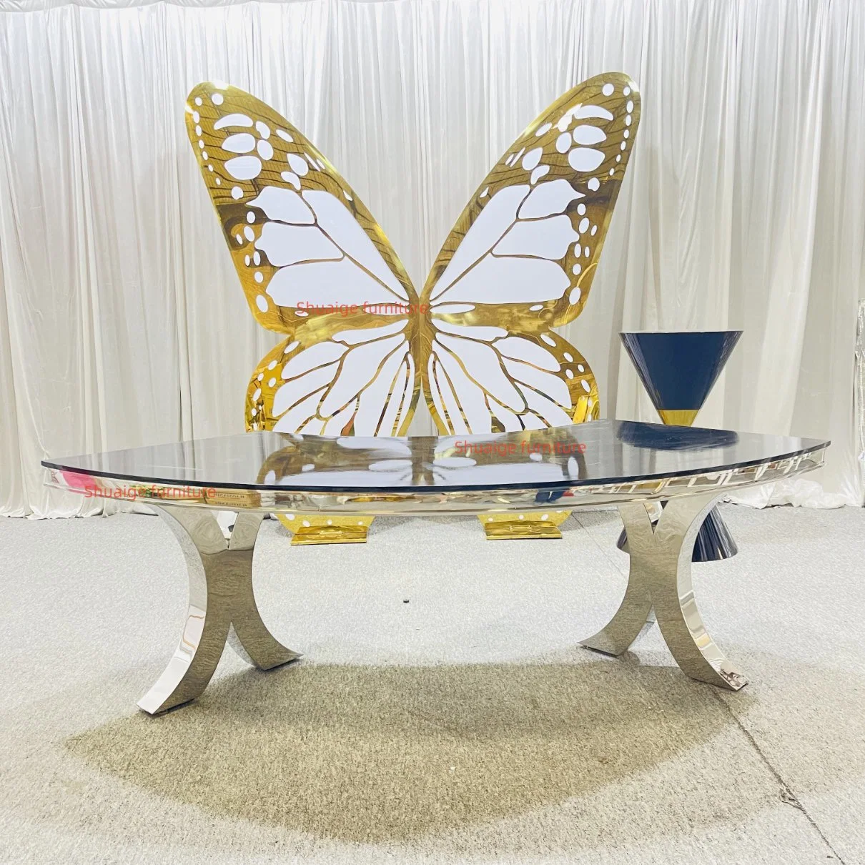 Mesas redondas de jantar em aço inoxidável dourado para casamentos, mesa em formato de S com tampo de vidro.