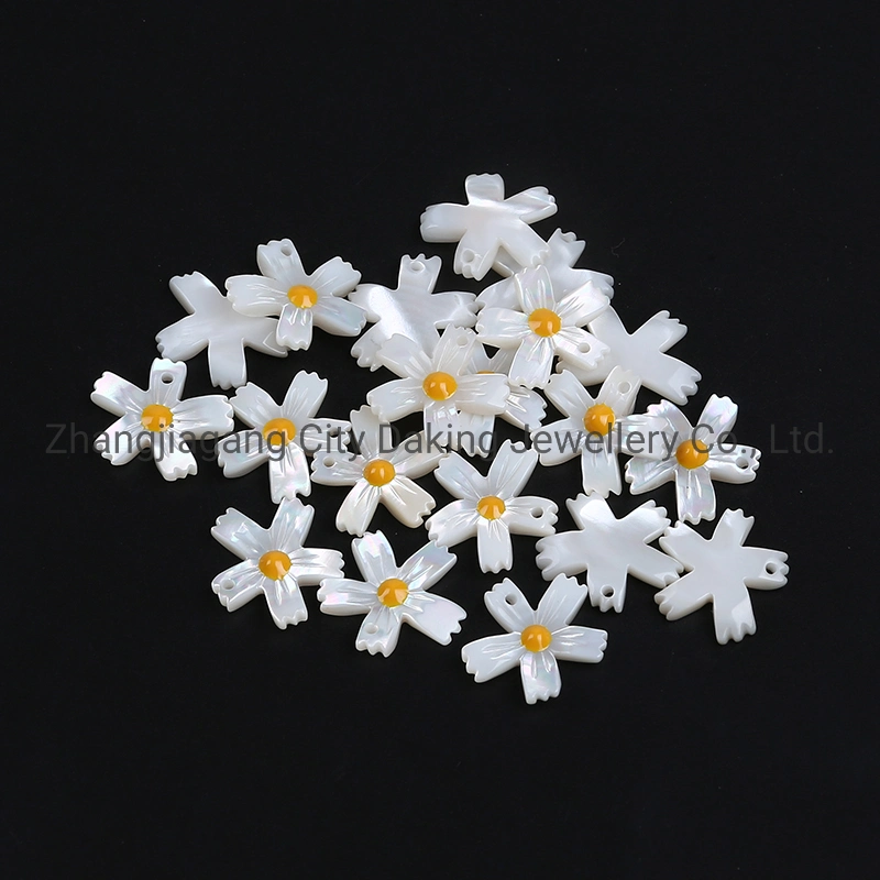 Wholesale/Supplier 15mm Carved Natural Mother of Pearl Shell Flower Beads for Jewelry Making