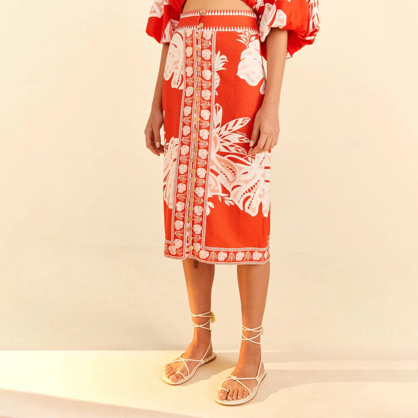فلورال المرأة العالي التمساج مع أزرار طباعة تنورة بياضات عادية