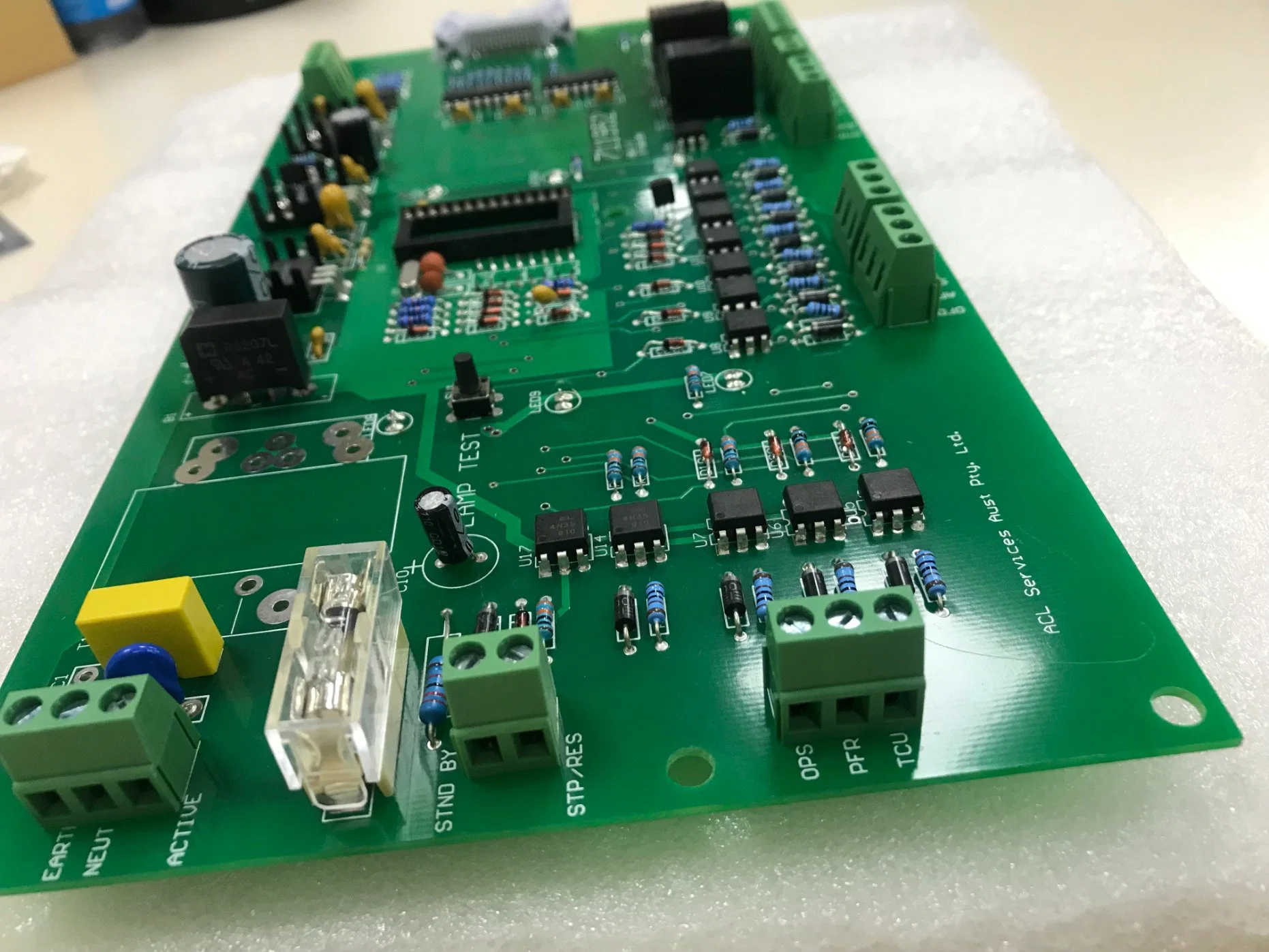 Un service OEM complet de fabrication de cartes de circuits imprimés SMD.