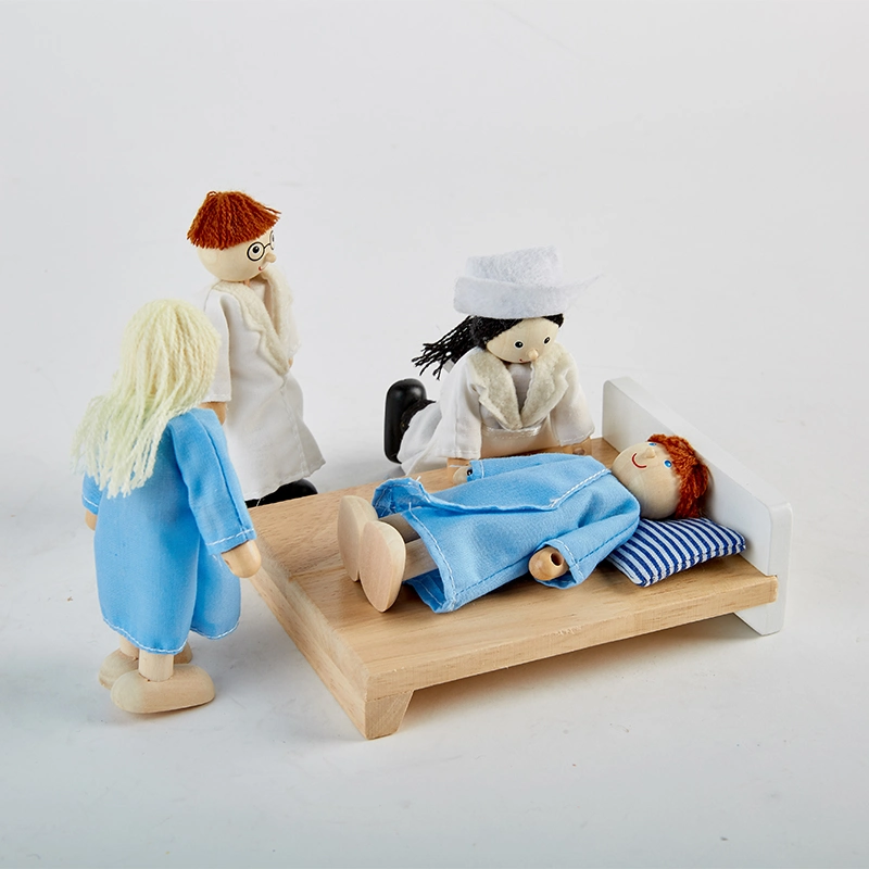 Pintoy Ensemble de poupées de l'hôpital de jouets en bois.