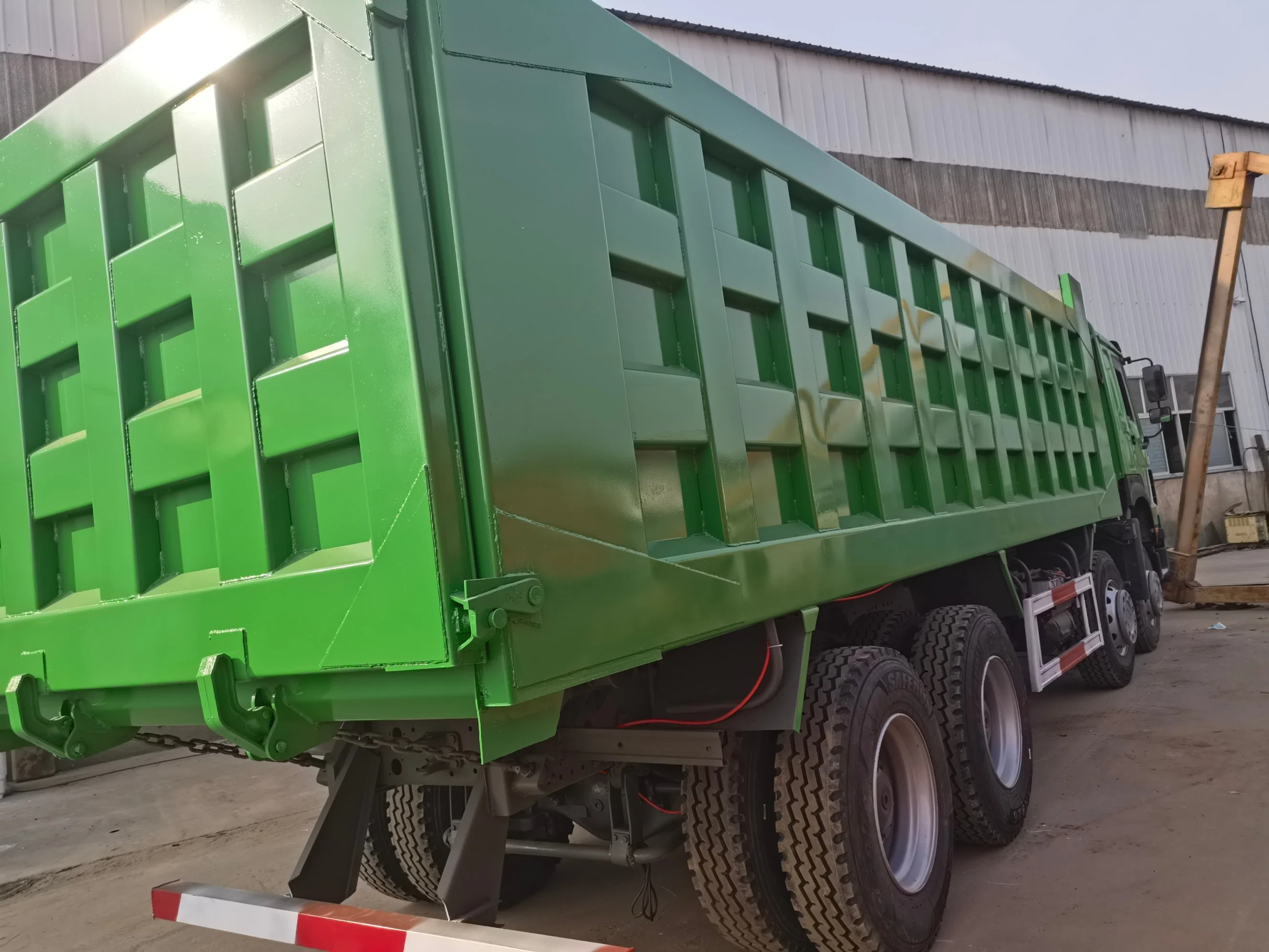 Heavy Duty HOWO Green Large Storage Capacity Used 8X4 Dump Truck