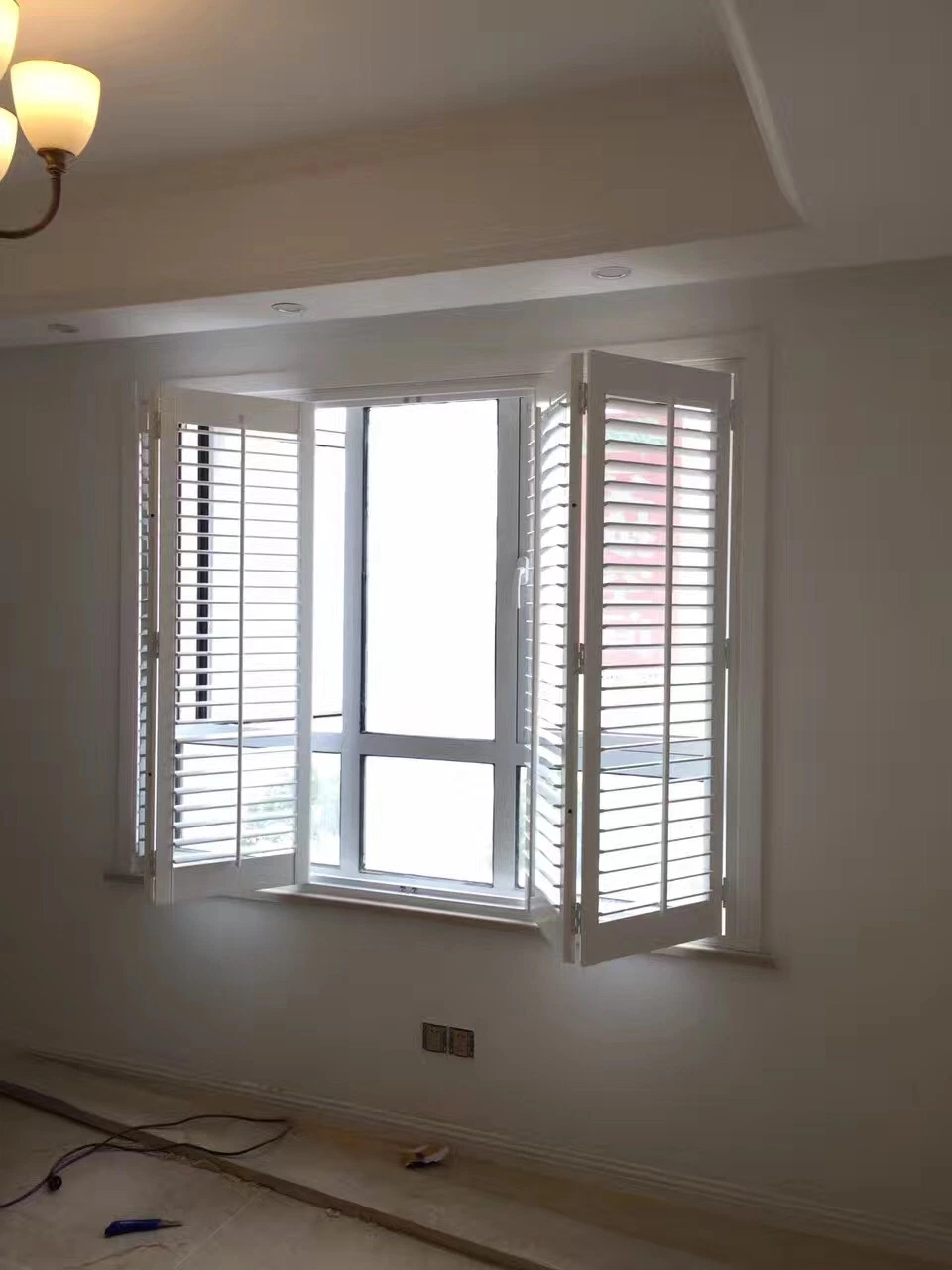 2018 Waterbase Painted PVC Bifold Plantation Window Shutter Made in China