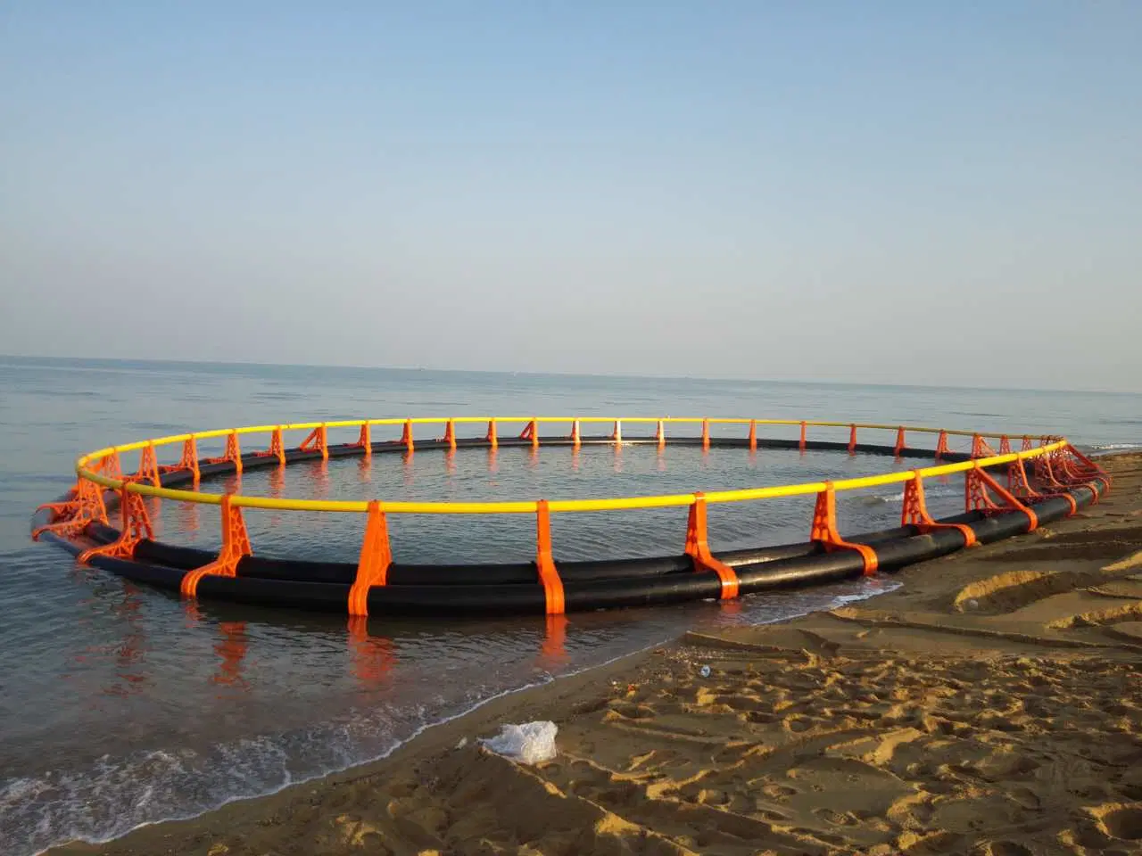 L'Aquaculture de l'environnement système des cages en filet flottant pour le poisson Farmi