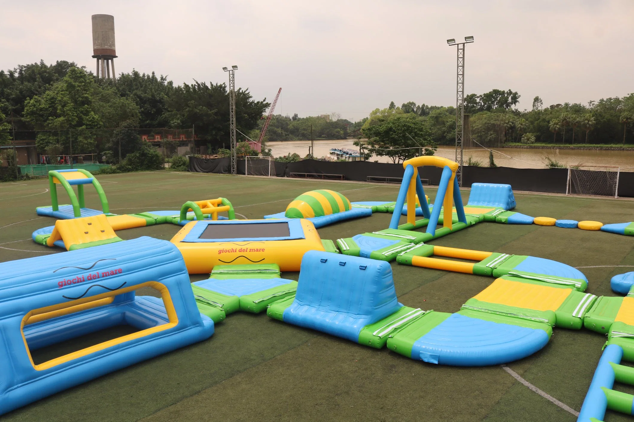 L'eau de l'été flottante Aqua Trampoline jouer Amusement Park Course à obstacles Parcs