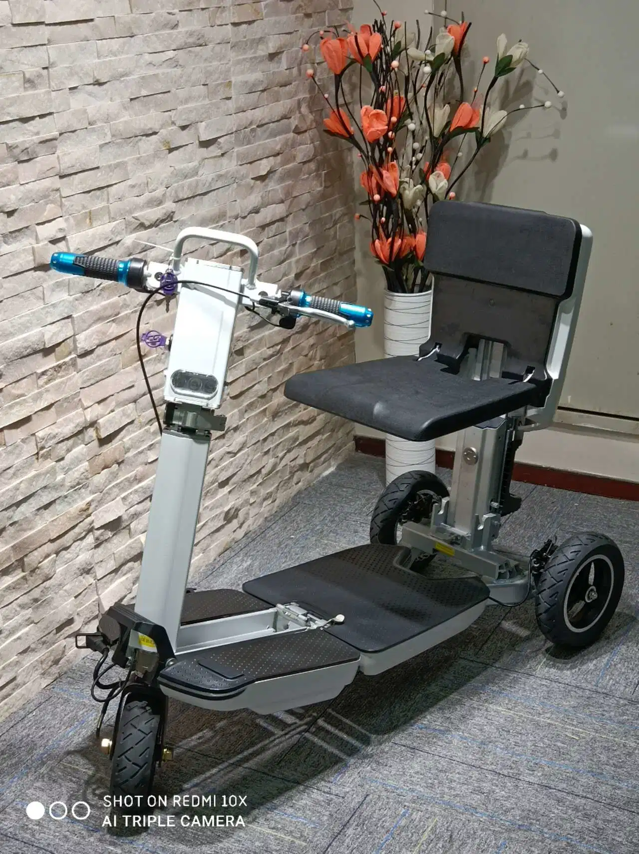 Rehabilitation Therapy Lightweight Traveling Mobility Disable Scooter for Selling