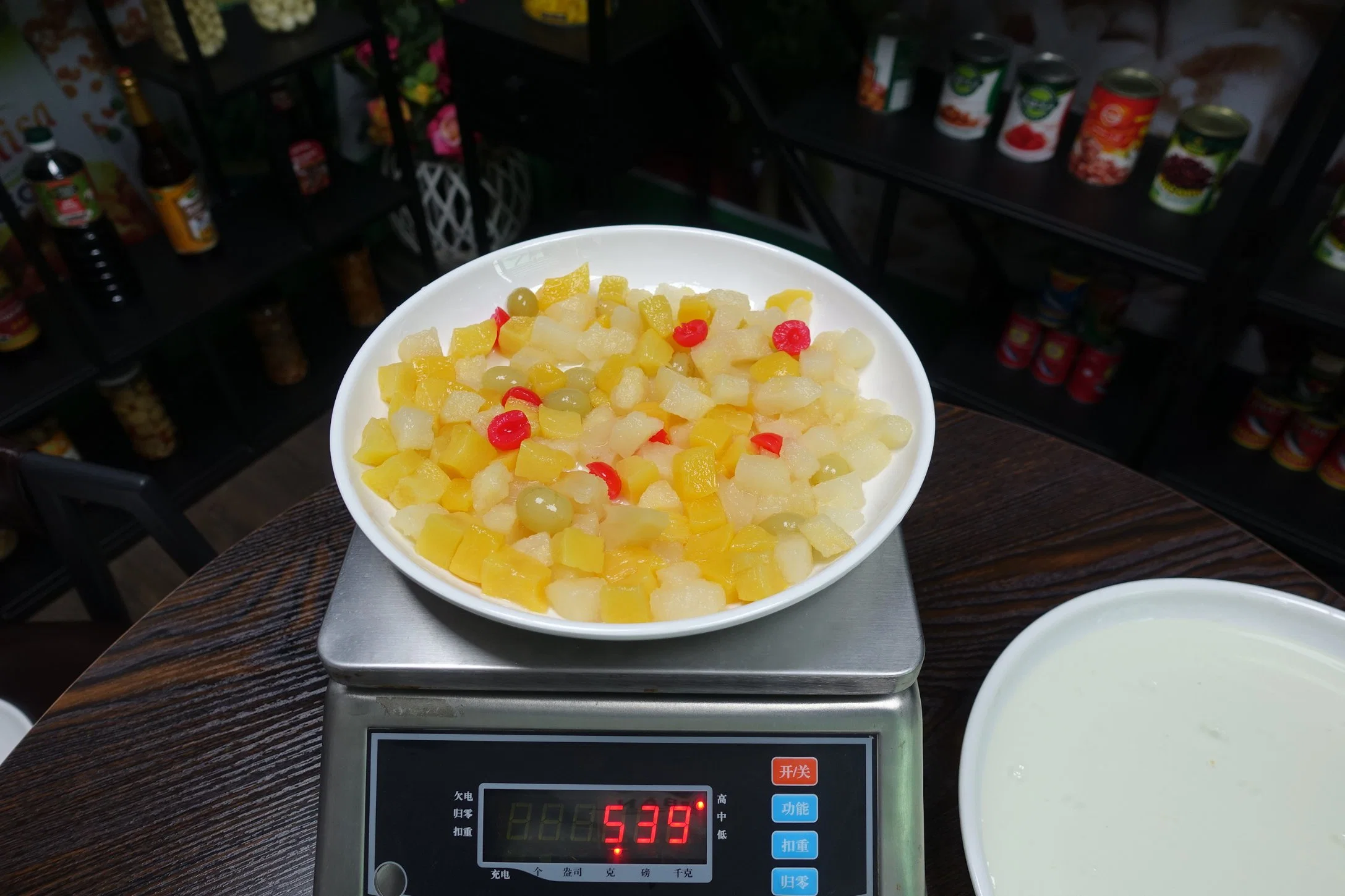 Conservas de Frutas Frescas cóctel en la tapa abre fácil 820g