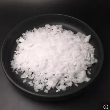 Hojuelas de Soda cáusticas / hidróxido de sodio de perla NaOH de alta pureza 99%