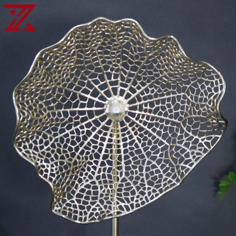 Nordic Wrought Iron Tabletop Decoration Metal Casted Sculpture with Marble Base Table Ornaments