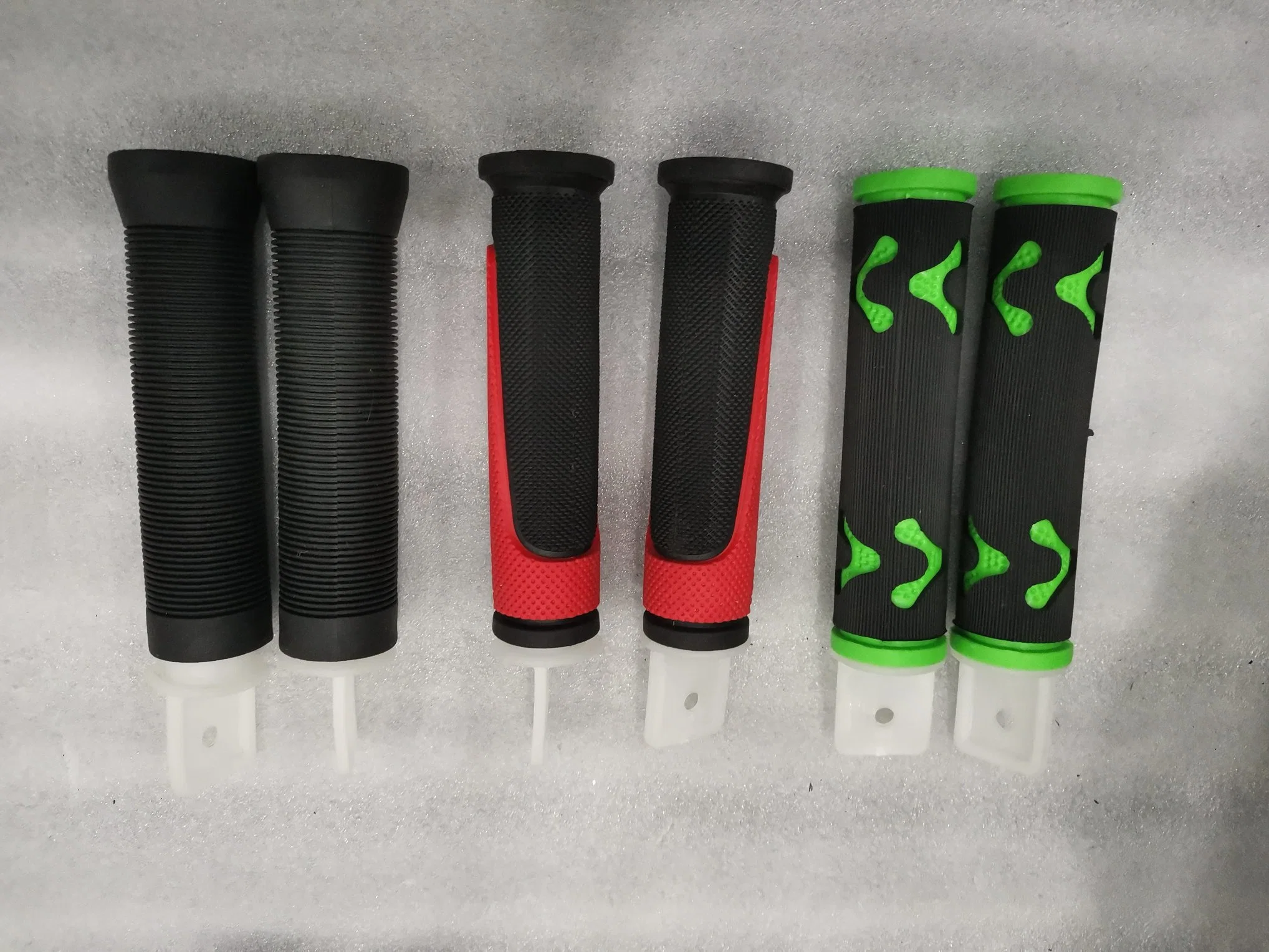 Hollow Anti-Slip Rubber Road Bicycle Grips Green & Black