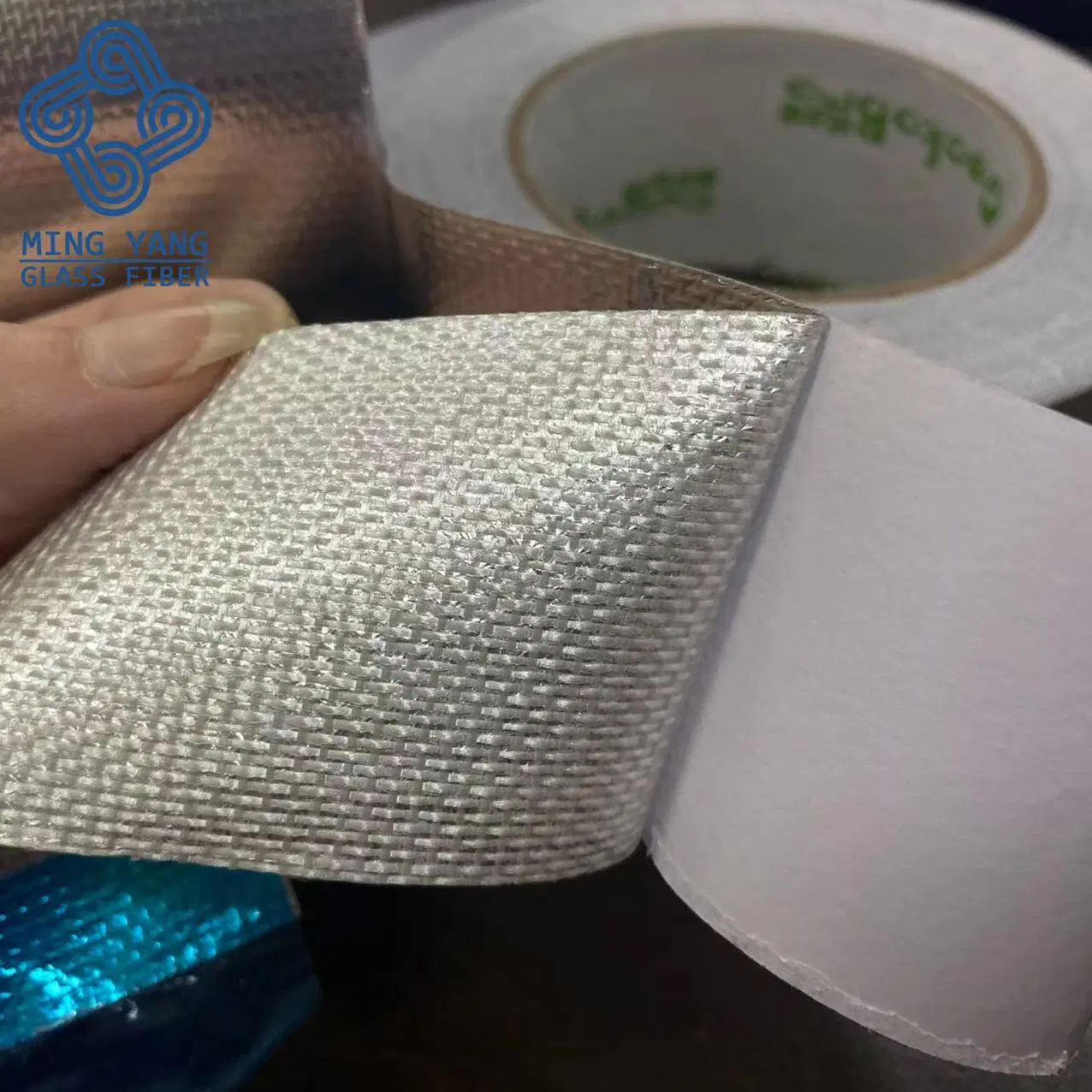 China aluminio Foil Fibra de vidrio tejido Autoadhesivo de aislamiento de la fábrica de cintas Precio