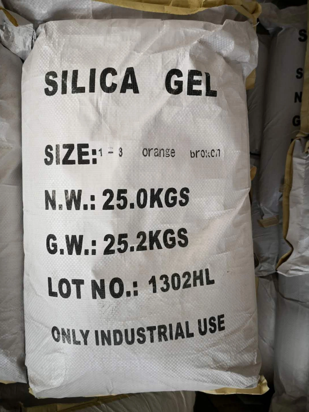 0.5-1.5mm Broken Silica Gel with 35% Moisture Absorption in 25kg Bulk Bag