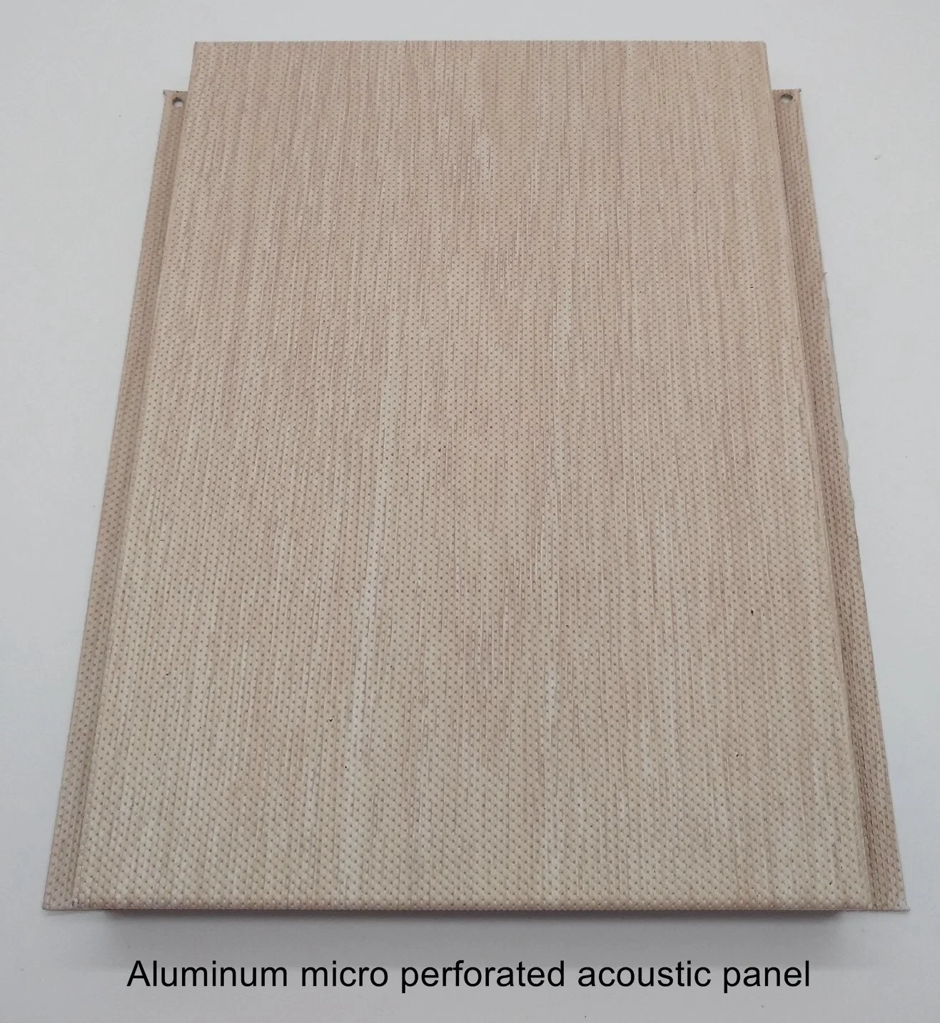 Placage de bois aluminium incombustibles micro perforé Panneau acoustique intérieur décoré de matériaux de construction d'insonorisation