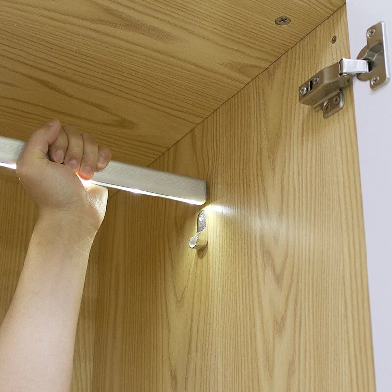 Plug in Oblate Kleidung Hängerock mit LED-Licht für Beleuchtung Im Kleiderschrank