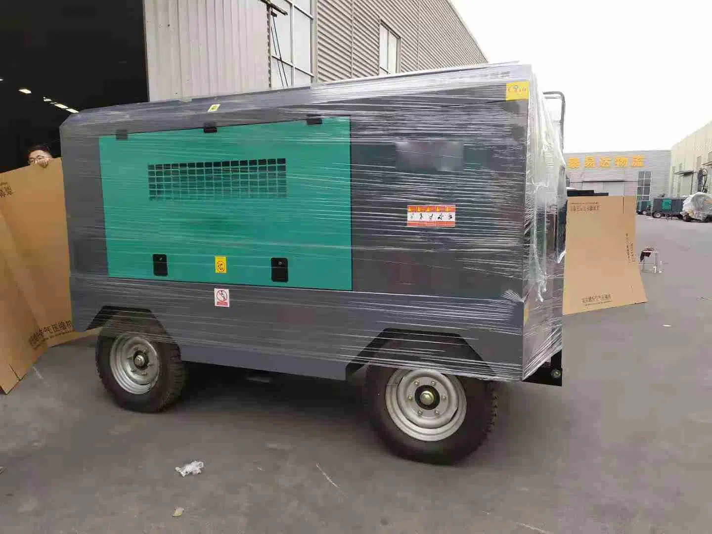 China Supplier of Mining Diesel Engine Driven Portable Movable Screw Air Compressor for Construction Industry 160-1800 Cfm Supc Series