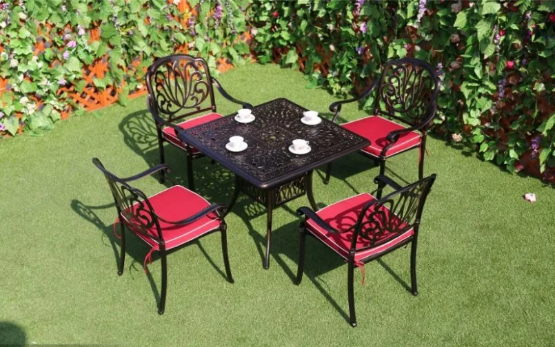 Outdoor Patio Garden New Restaurant Metal Dining Outdoor Furniture Cast Aluminum Table and Chair Set

Ensemble de table et de chaises en aluminium moulé pour mobilier de jardin extérieur, patio, nouveau restaurant.