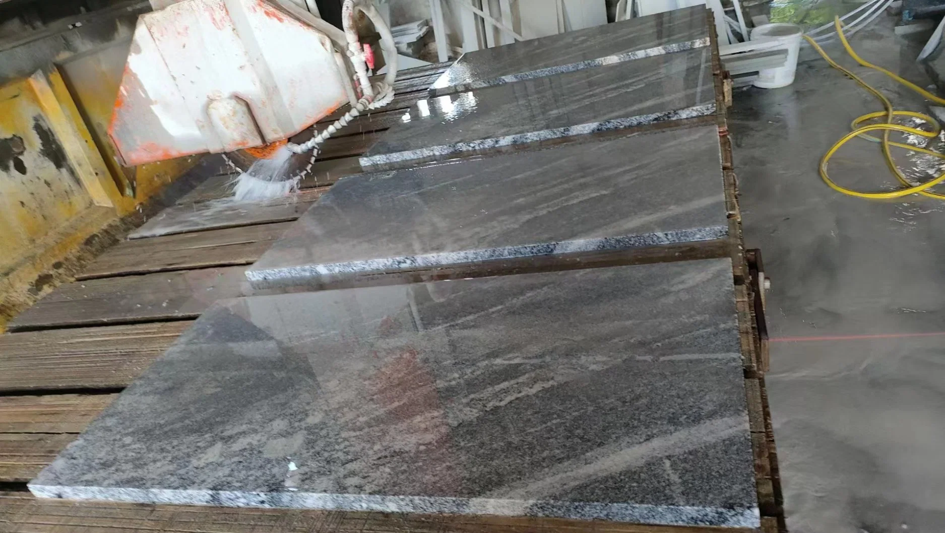 Manufacturer Landscape Stone Tile/Slab Granite for Wall Panel/Paving/Kitchen Countertop/Basin