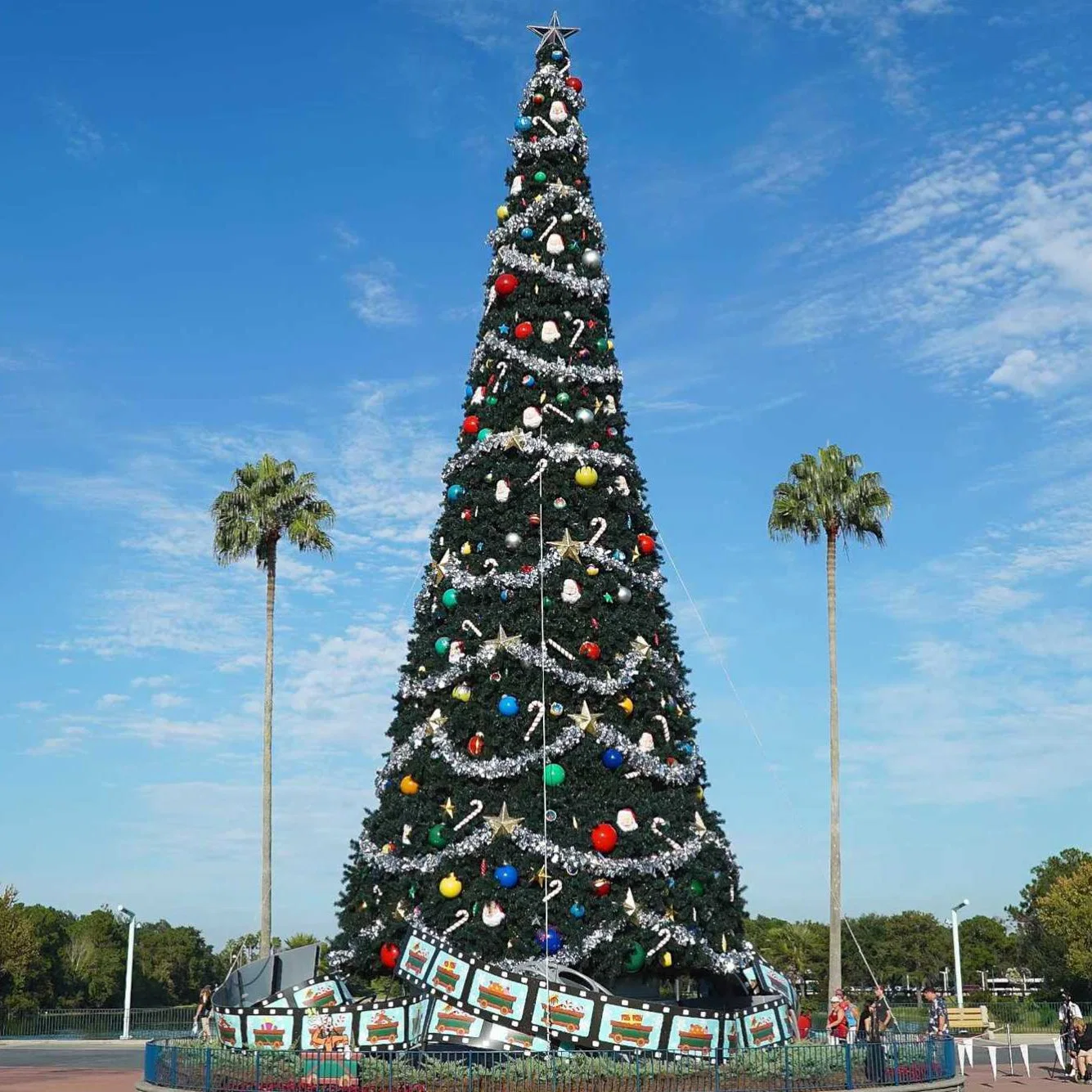 2021 Nouvelle conception grand arbre de Noël artificiel avec la lumière de la décoration fournisseur