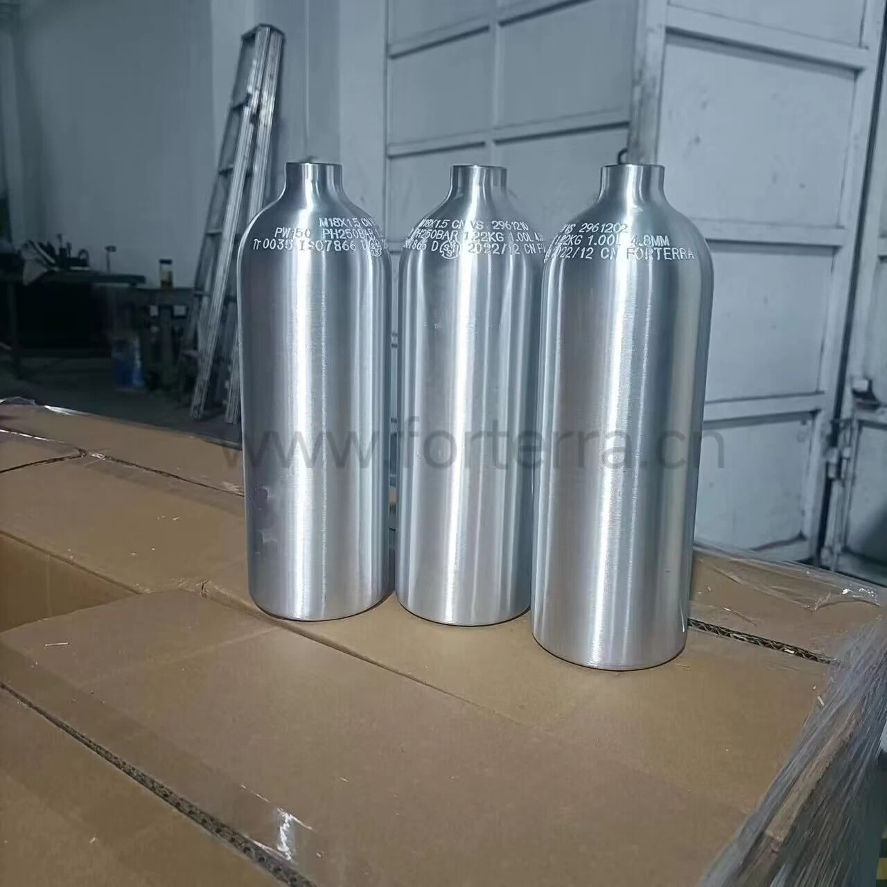 Factory Hot Sale 1L 2L 4L Aluminium Gas Cylinder High Pressure for O2 CO2 N2 He Ar