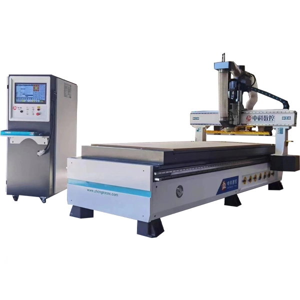 Machine de gravure CNC à changement automatique d'outil pour bois, aluminium et panneau MDF.