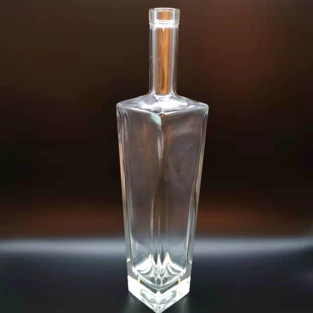 Wholesale/Supplier Wine Bottle Creative Glass Sealed Storage Brewed Vodka Bottles Skull Head Bottle