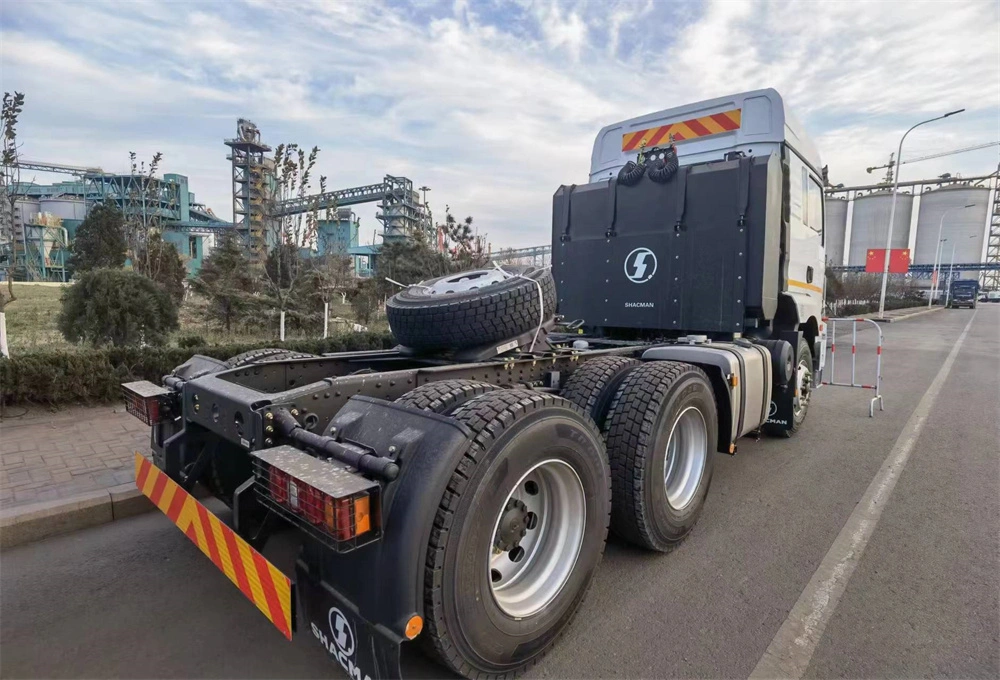 شاحنة سحب مقطورة الخدمة الشاقة Shacman 6X4 Head 10 Wheeler H3000 جرار شاحنات للنقل على عمليّة بيع