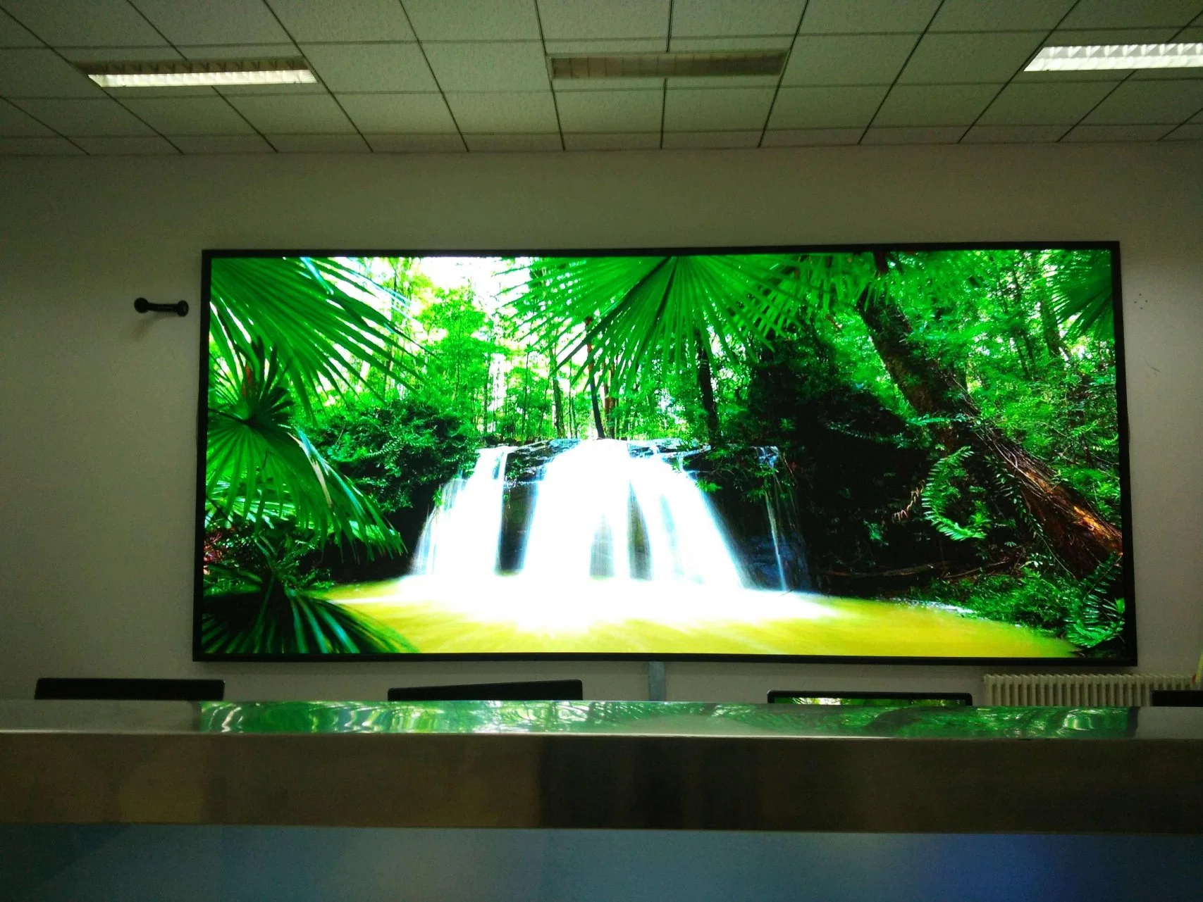 Favorable Price Full Color P1.875 Indoor LED Display Panel for Control Command Cebter