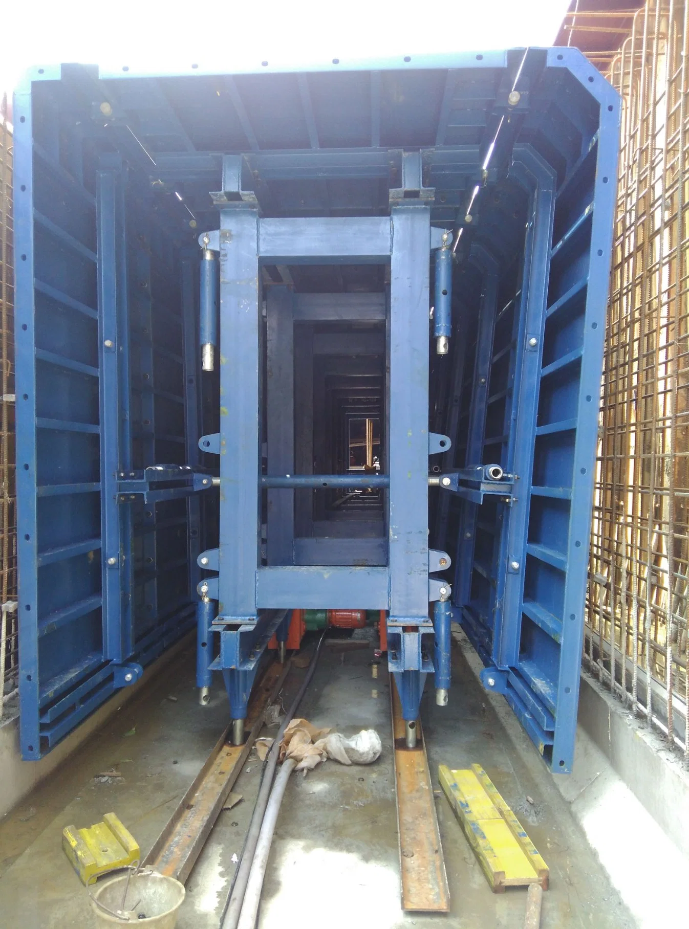 Lianggong Formwork System Steel Pipe Gallery Trolley for Underground Construction