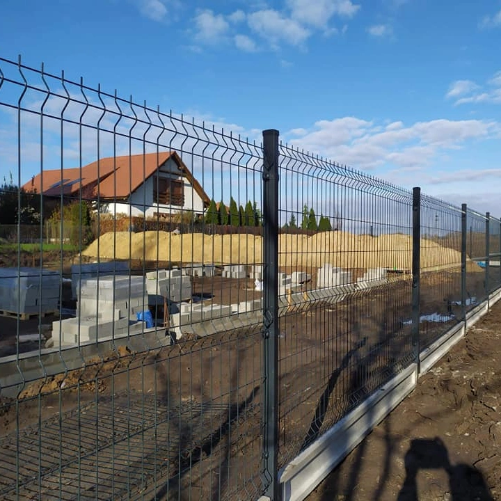 Clôture en fil métallique pour jardin à mailles soudées.