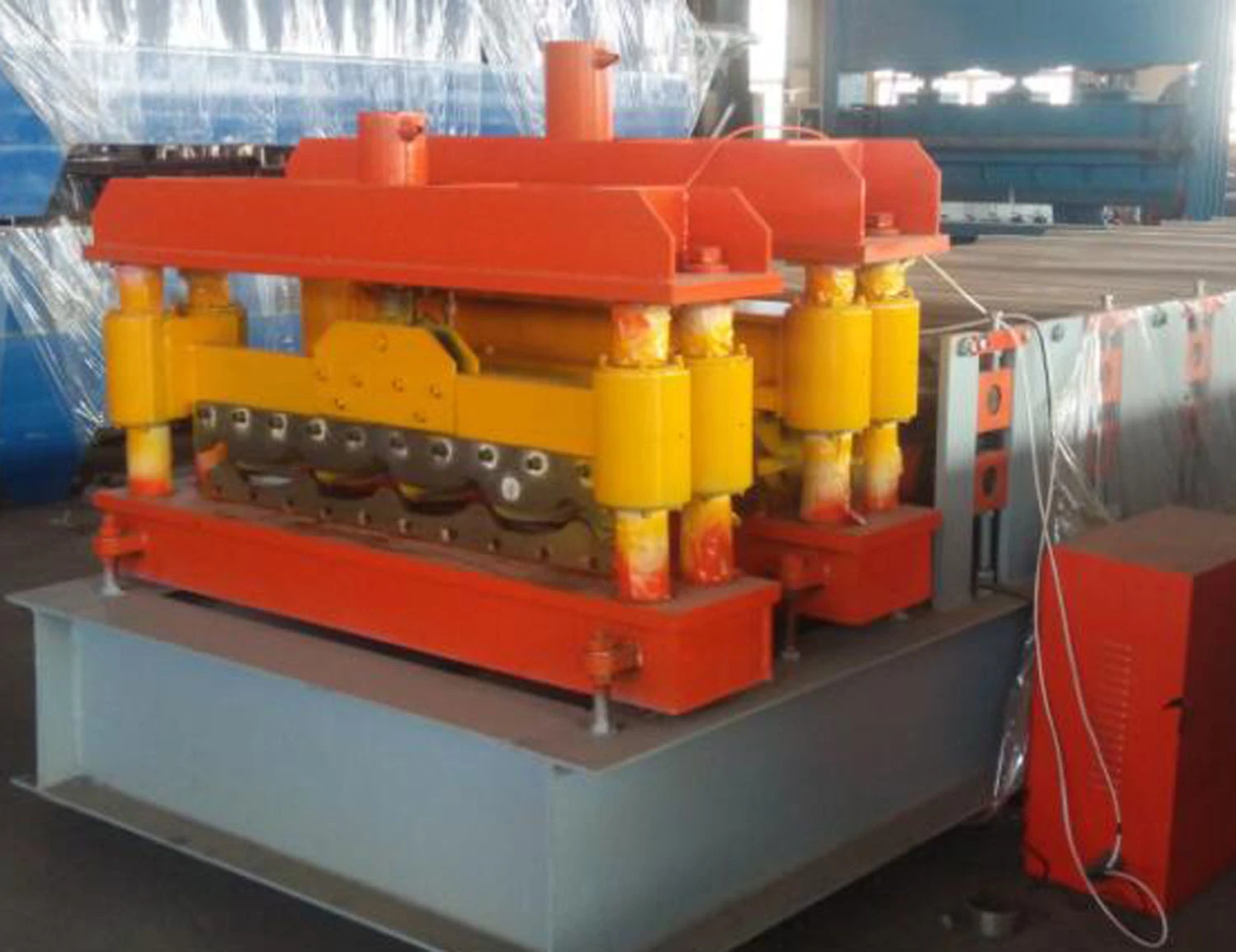 Steel Roofing Tile Roll Former Tile Pressing Machine with Good Price