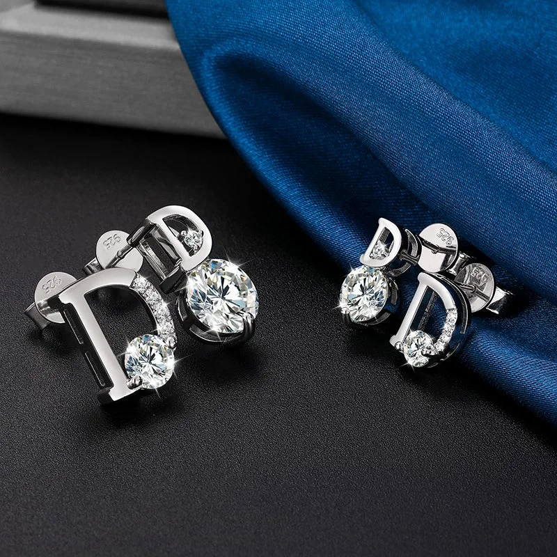 2022 Tendance Bijoux de Mariée Fins à la Mode en Argent Sterling 925 Vvs Moissanite Diamant Boucles d'Oreilles Asymétriques Lettre D pour Femmes