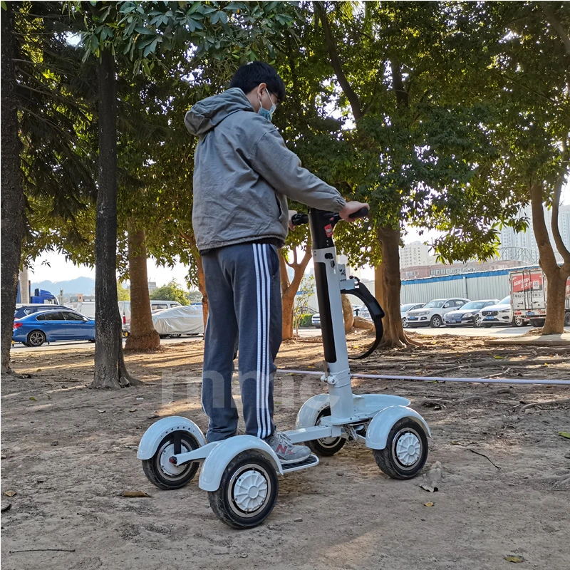 en stock 2023 Hot 10,5 pouces 4 roues Scooter de golf électrique pliable Planche de golf Chariot de golf Scooter de mobilité Nouveau produit