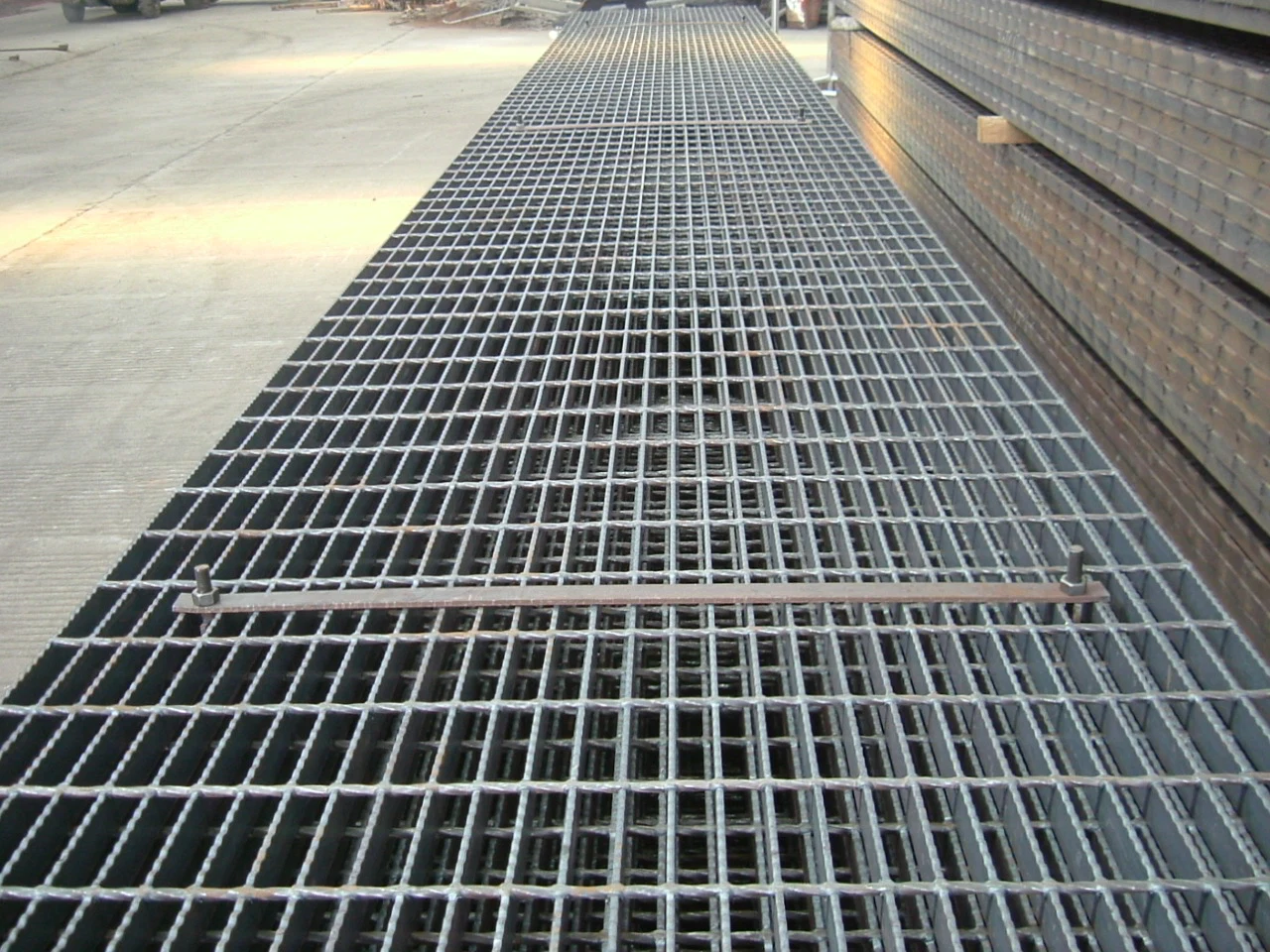 Hot DIP Galvanized Compound Steel Grating with Checkered Plate for Stair Tread and Platform and Drainage Cover