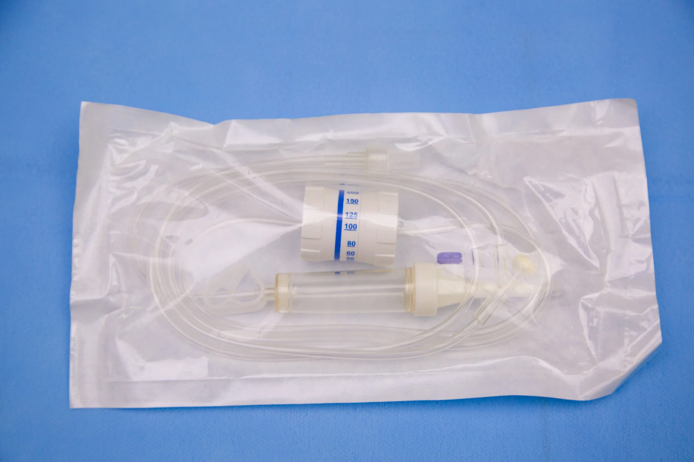 Kit de perfusion Chambre d'égouttage non ventilée sans embout de filtre avec Aiguille