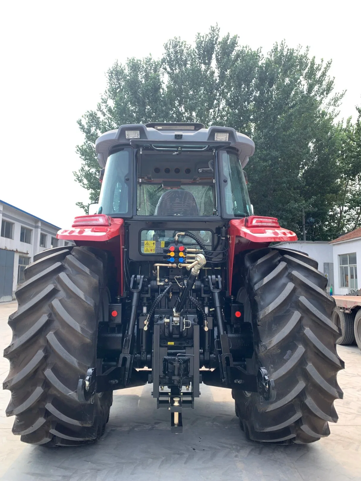 240HP Chinese Large Tractor Garden Farm Tractor with Wholesale/Supplier Price for Agiculture