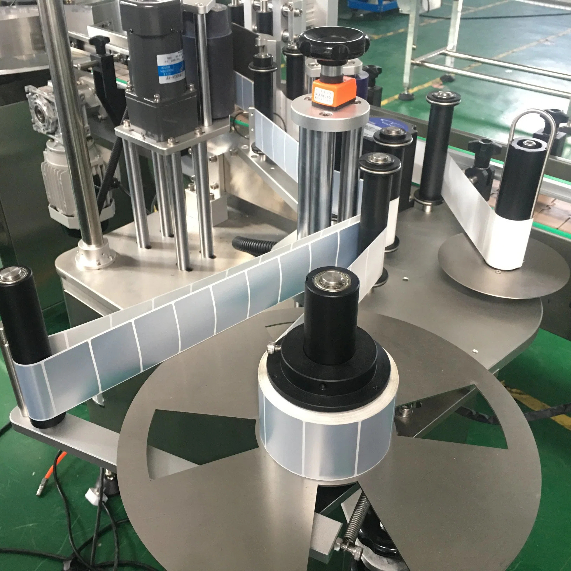 Automatic All Shapes Beer Alcohol Round Bottle Labeling Machine