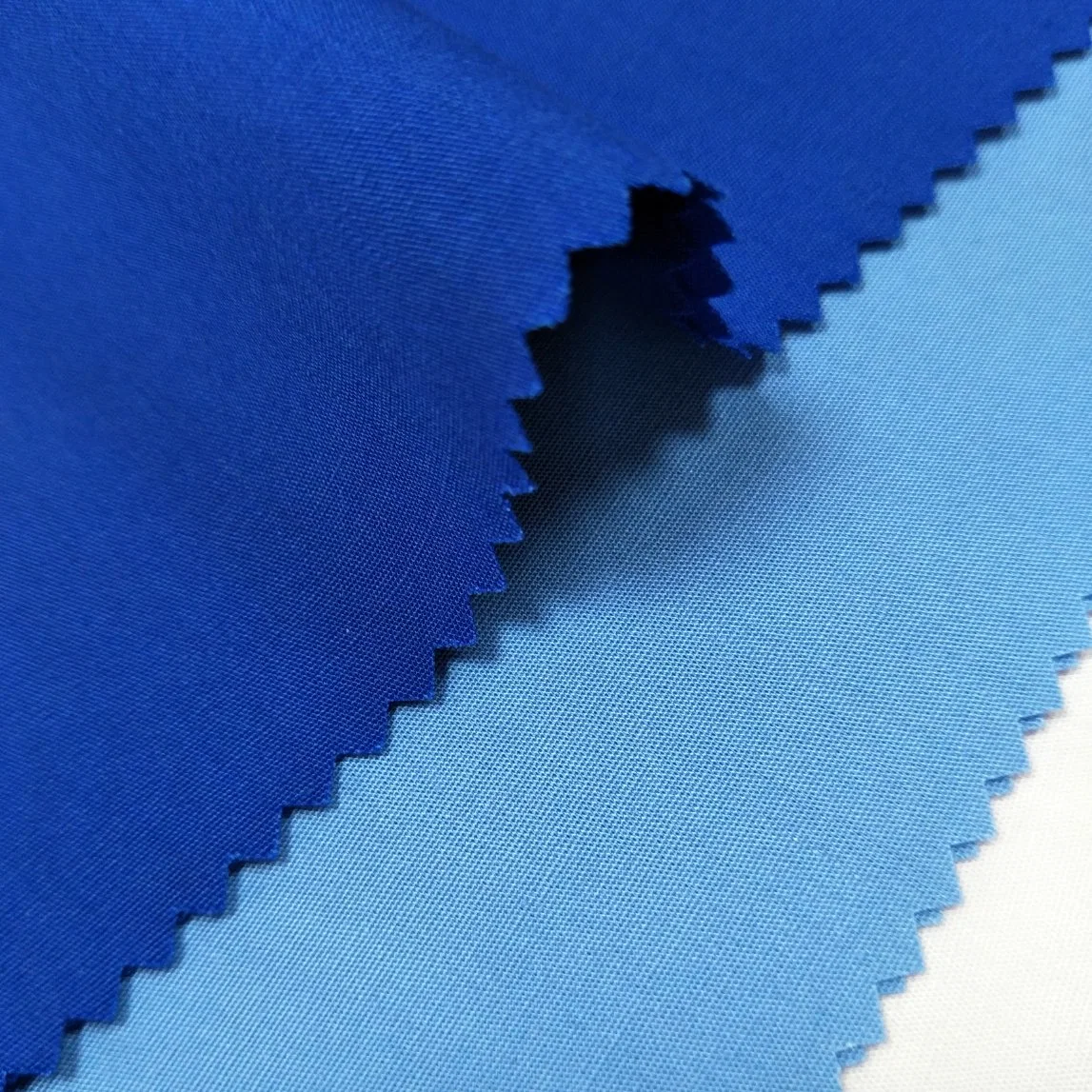 cotton50 Polyester50 Airjet Gekohlte Qualität 1,5m 120gsm gebleicht Weiß Reaktives Färben bedrucktes Muster Shirting Stoff auch für Uniform Tücher
