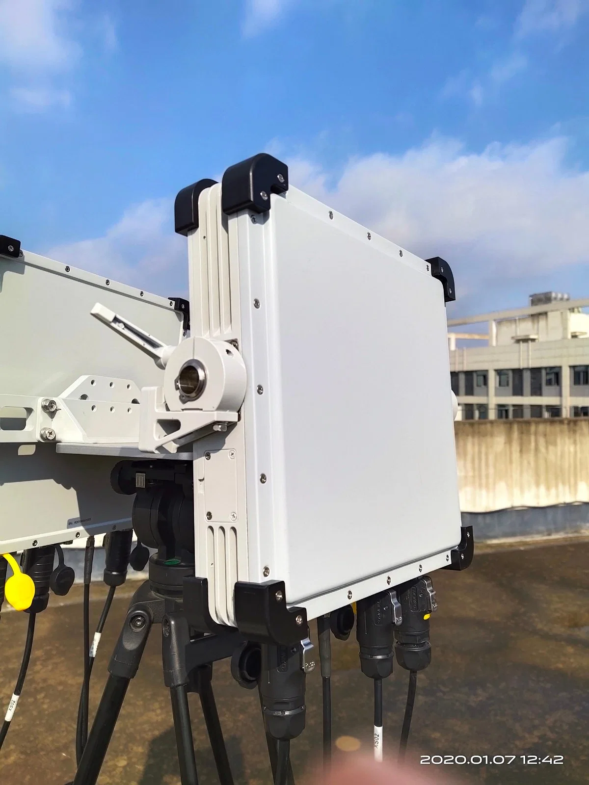 Ground Detection Radar with 90 Degree Azimuth Coverage