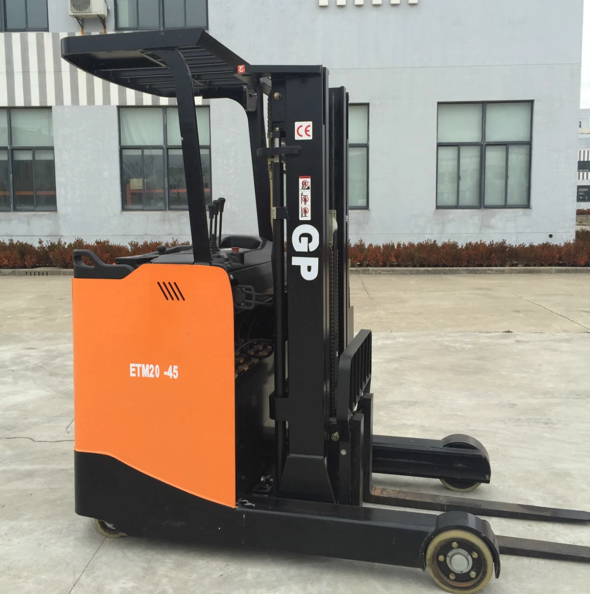 Equipamento de armazém 2 Ton suporte eléctrico sobre o REACH Truck com 4,5 m de altura de elevação