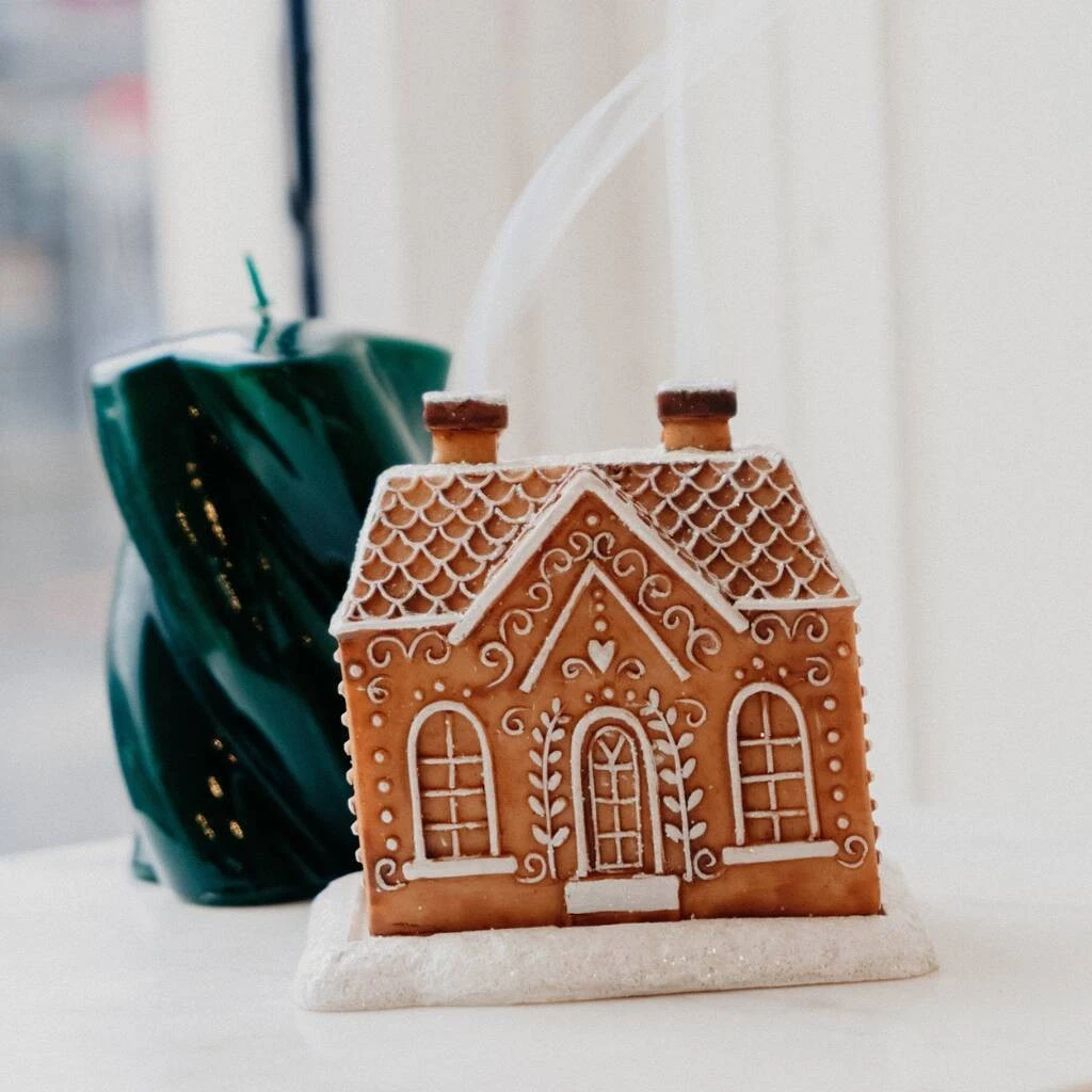 New Home Decor Gingerbread House Incense Cone Burner Incense Burner Living Room Decor Resin Crafts