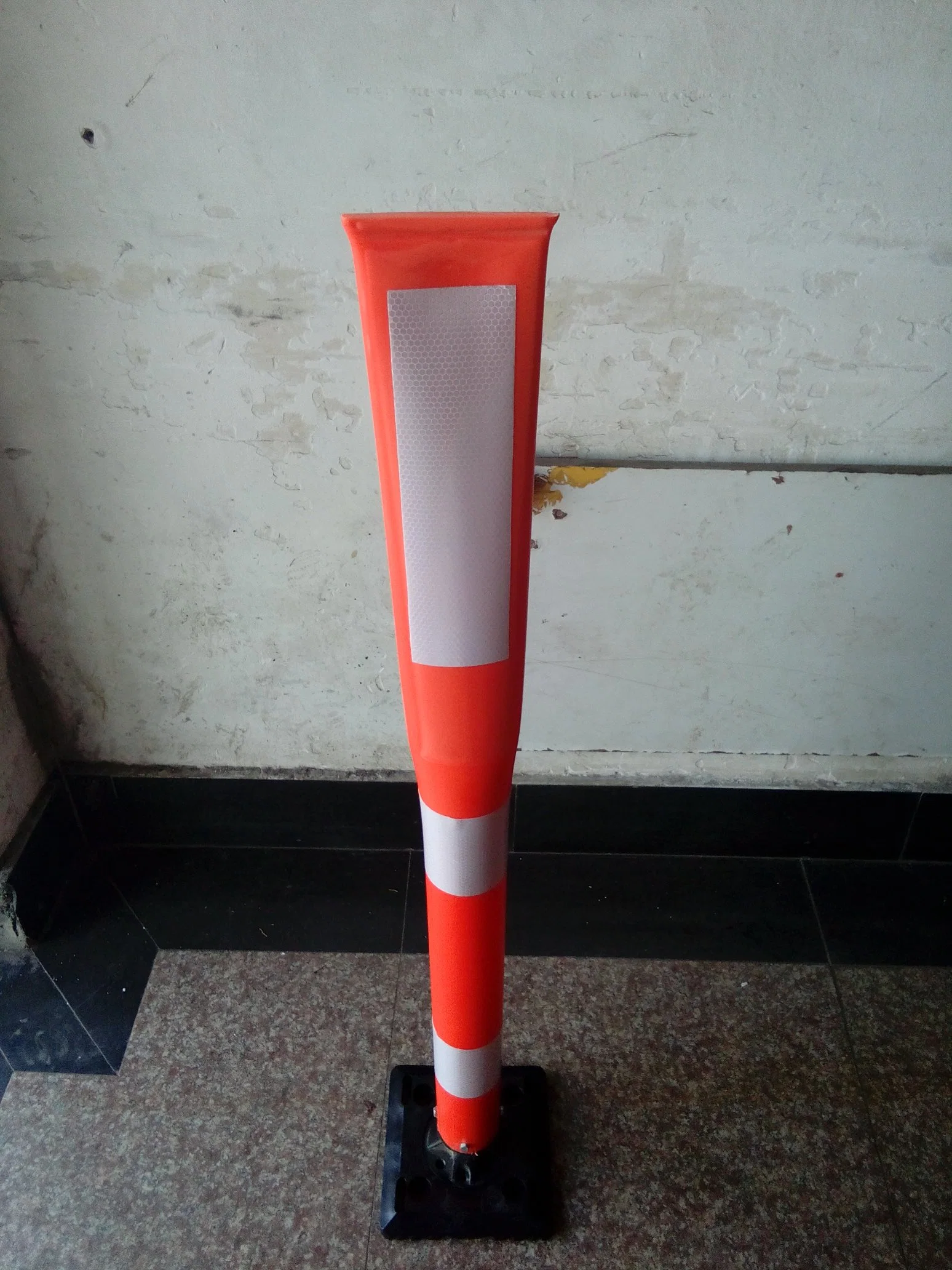 PVC Road Delineator Post Delineator Post with Rubber Base T Type Delineator Post