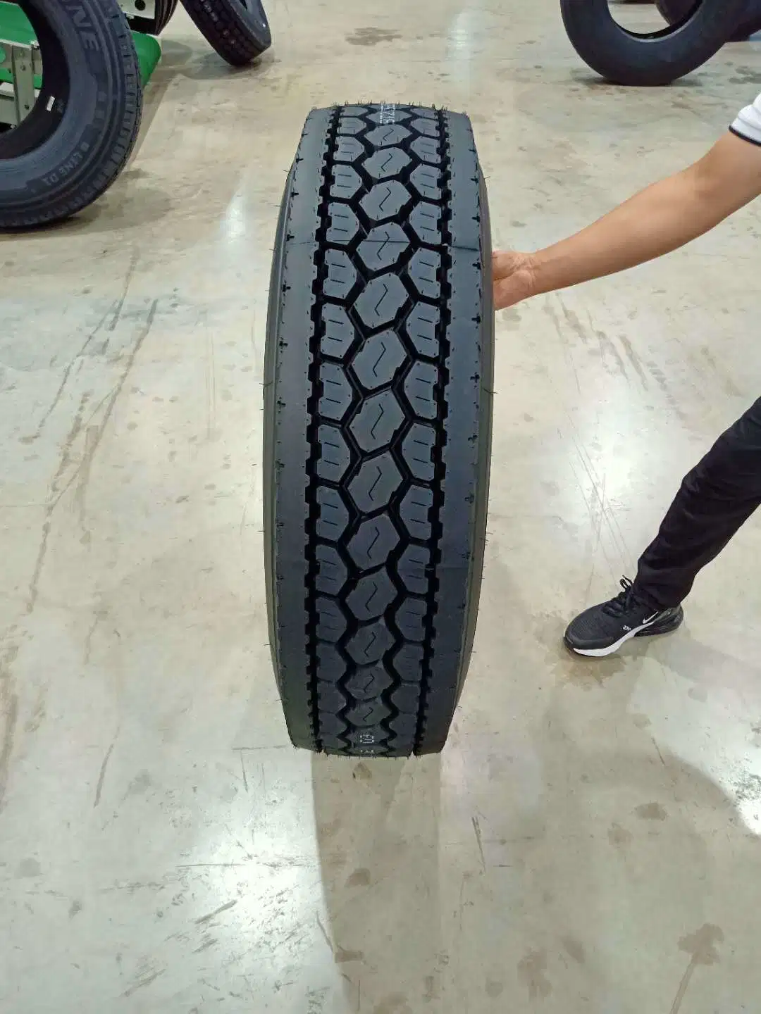 Les pneus de TBR ergot Pattern bon prix de gros d'alimentation en usine avec la CEE DOT GCC certification nouveaux semi tubeless radial de bonne qualité des pneus de camions légers et lourds