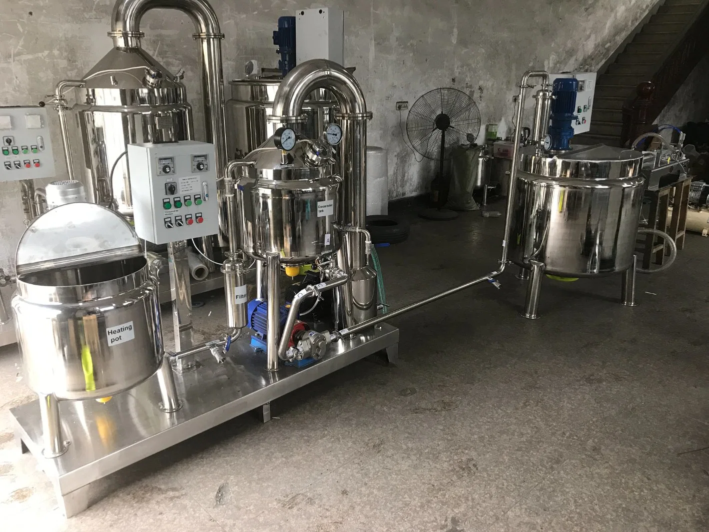 Machine intégrée de concentration et de filtration du miel en Chine avec épaississeur sous vide à basse température et équipement de traitement et de purification du miel en vente.