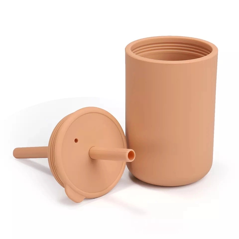 Newly Food Grade Silicone Baby Essential Feeding Sippy Cup Training Silicone Cup with Straws