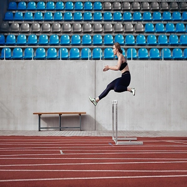 La temporada de lluvia de ciruela de orificio de respiración de pulverización de drenar el sistema de revestimiento de caucho EPDM de fundición Marchine PU SBR Certificado Iaaf corriendo correr corredor profesional de pista de atletismo