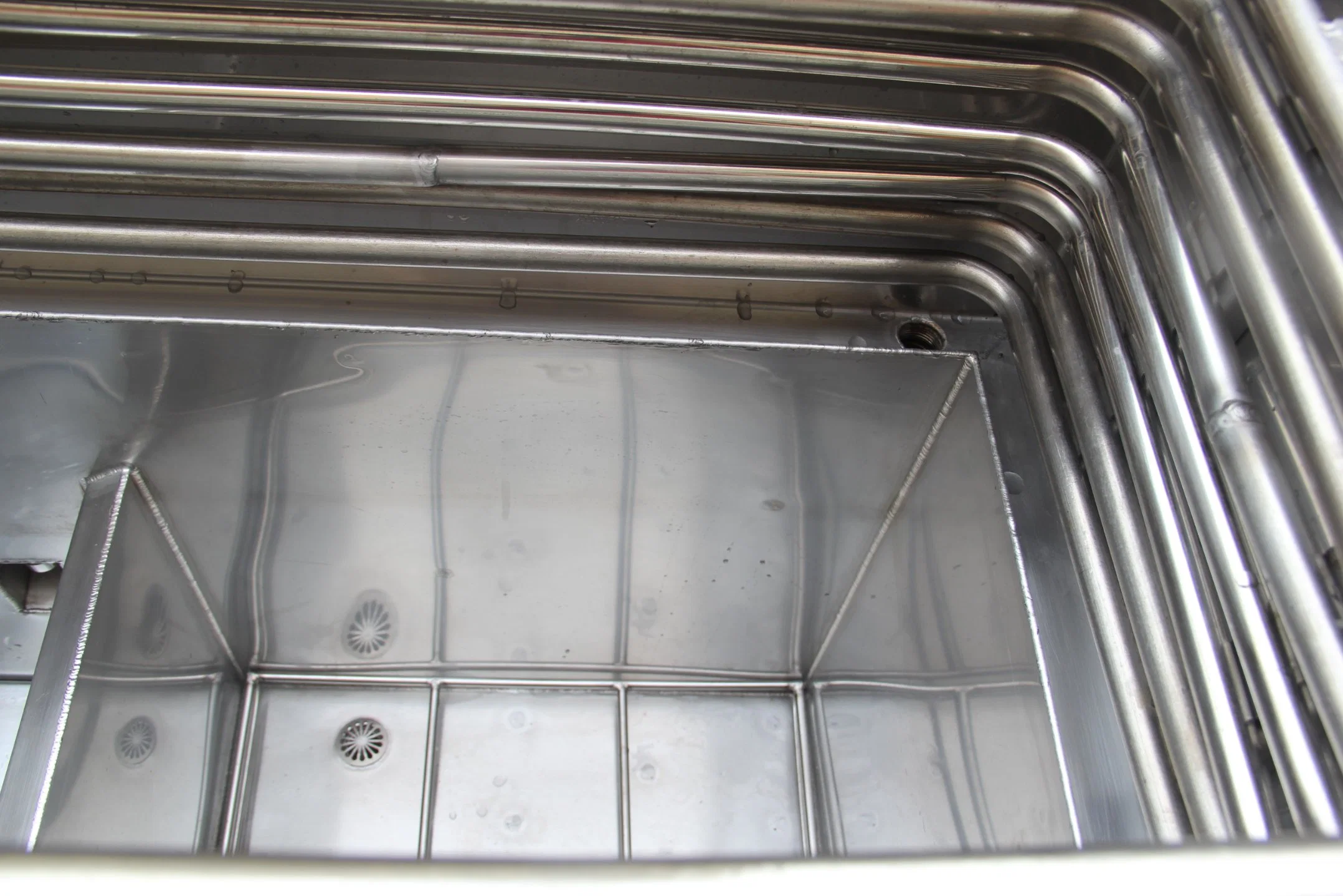 Industrial Ultrasonic Cleaner Covered with Cooling Coils Prevent Chemical Evaporation