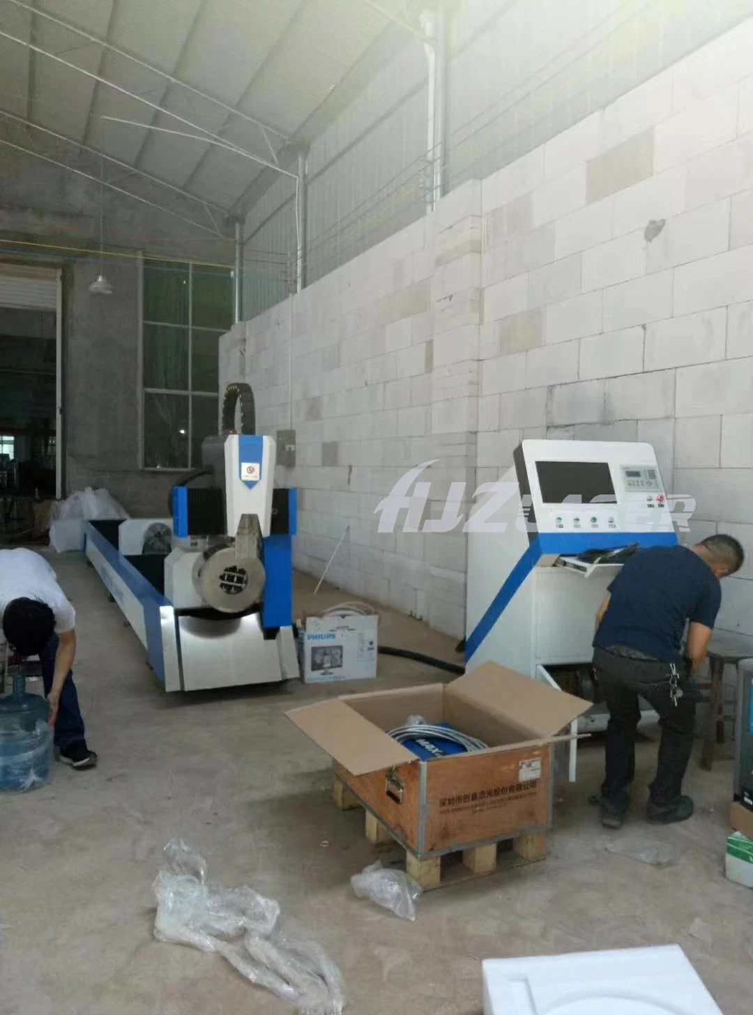 Low Price 1000W 2000W 3000W CNC Metal Cutter Ipg Raycus Max Fiber Laser Cutting Machine for Steel, Stainless Steel, Aluminum, Galvanized Sheet, Copper