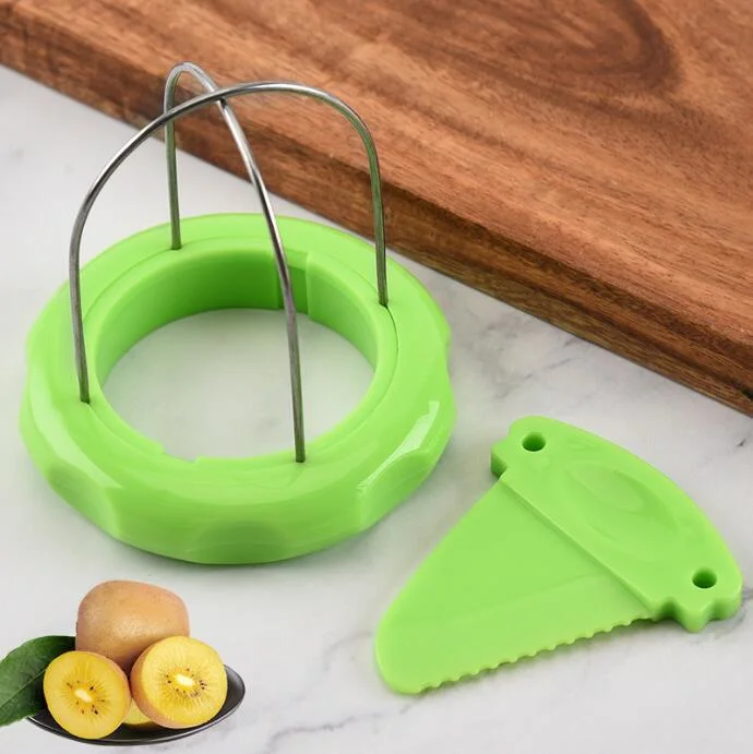 Couteau en plastique pour couper, creuser et peler les fruits.