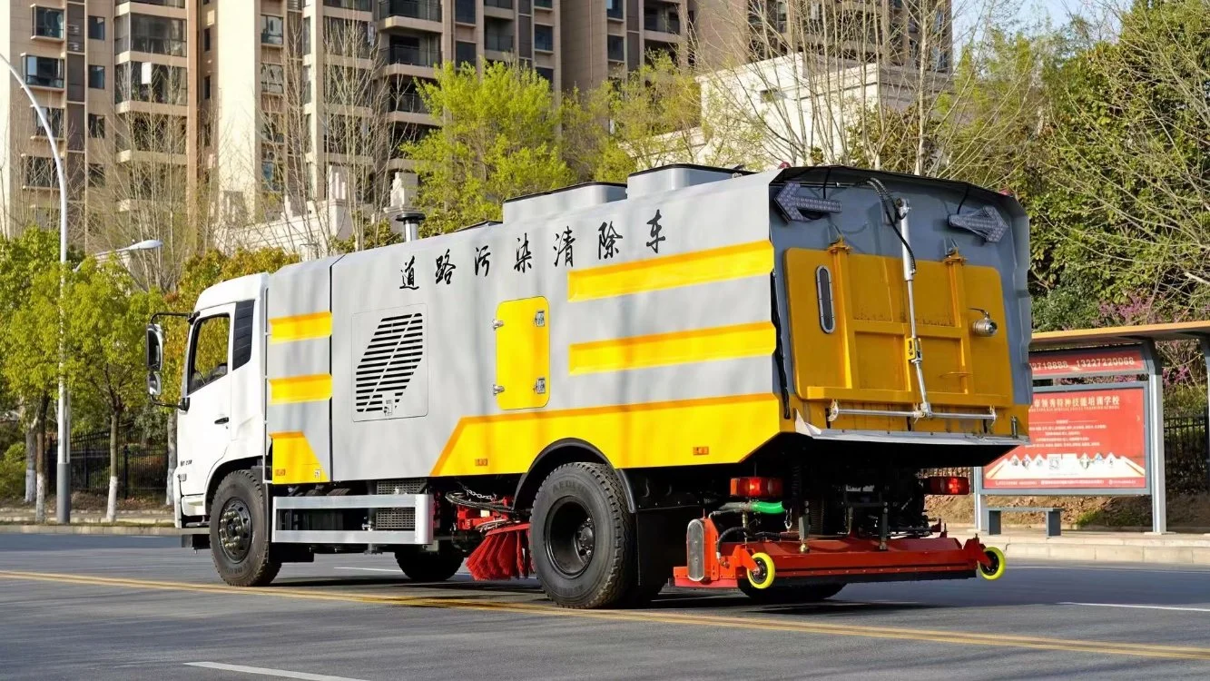 Dongfeng 4X2 Good Quality 210HP Road Street Sweeper Street Cleaning Truck Sweep Truck